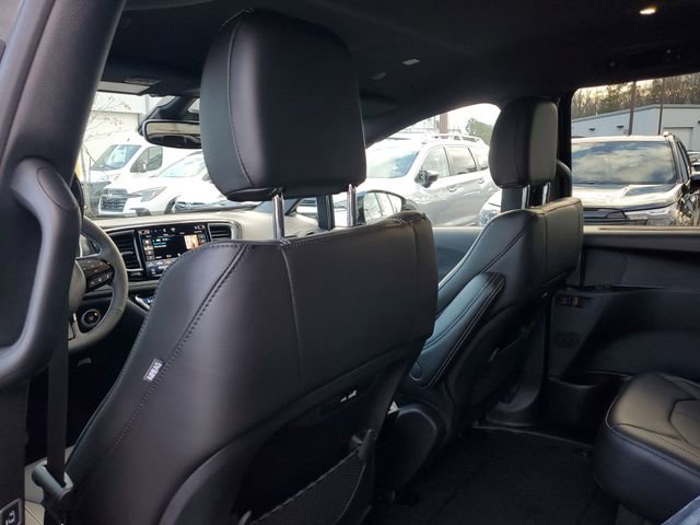 New 2026 Chrysler Pacifica Select w/ S Appearance Package image 11