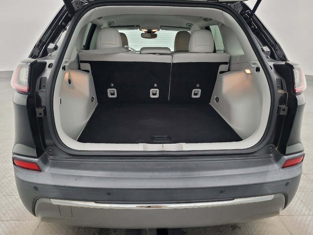 Used 2019 Jeep Cherokee Limited w/ Technology Group FWD image 29