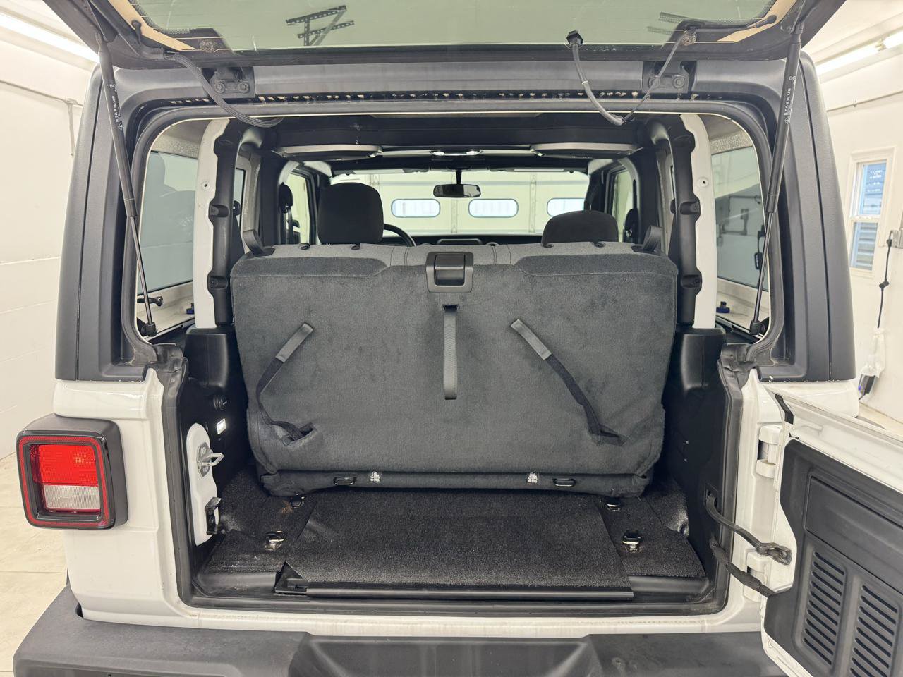 Used 2021 Jeep Wrangler Sport AWD/4WD image 7