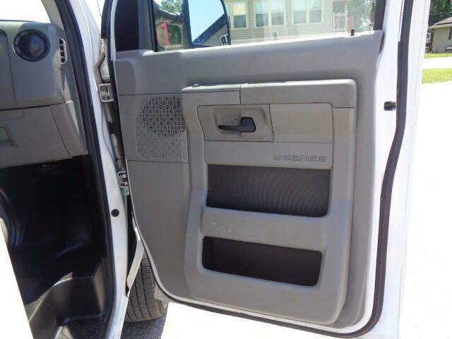 Used 2015 Ford E-350 and Econoline 350 Super Duty w/ Power Windows & Locks Group RWD image 21