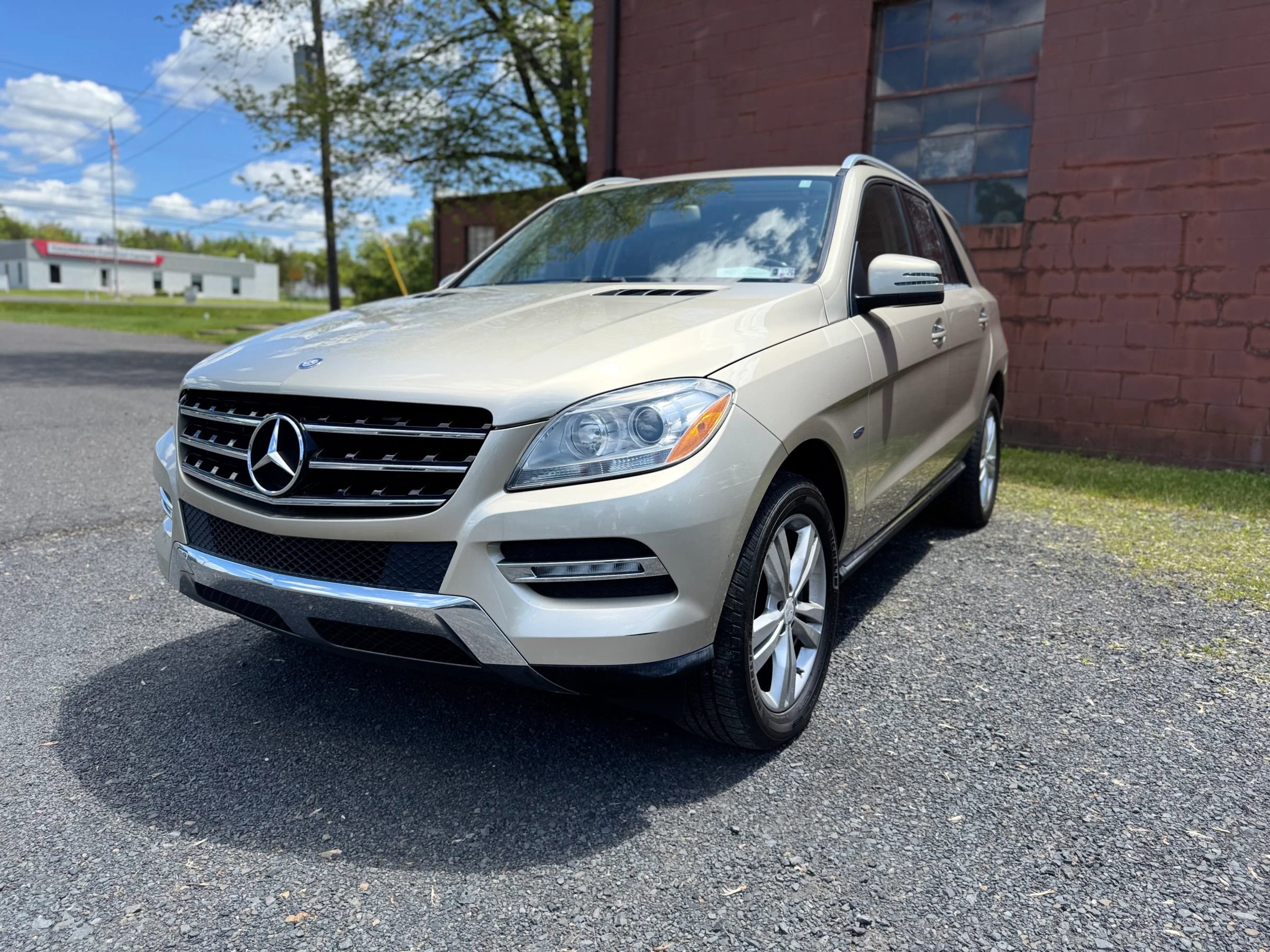 Used 2012 Mercedes-Benz ML 350 BlueTEC 4MATIC image 3