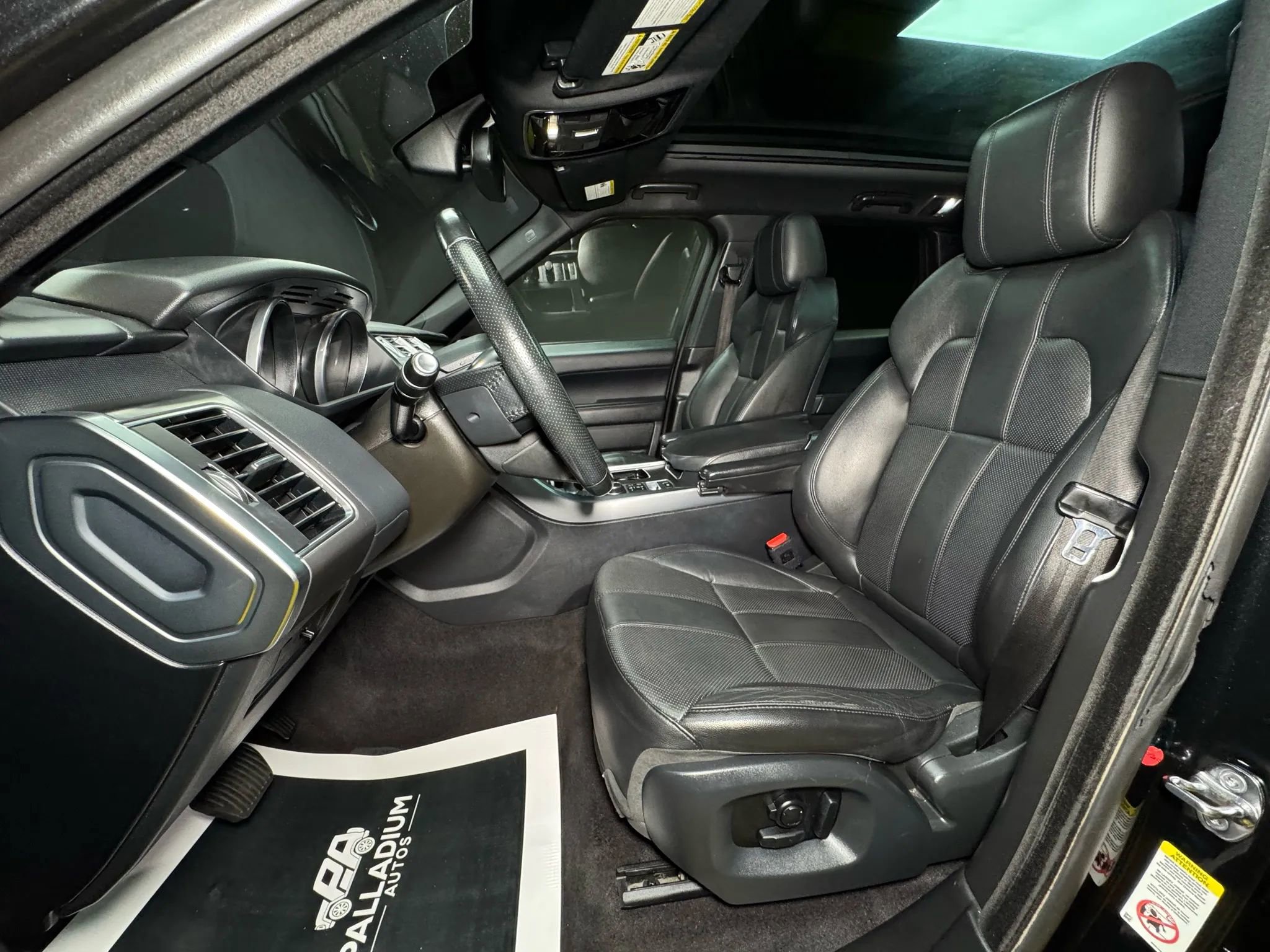 Used 2016 Land Rover Range Rover Sport SE image 55