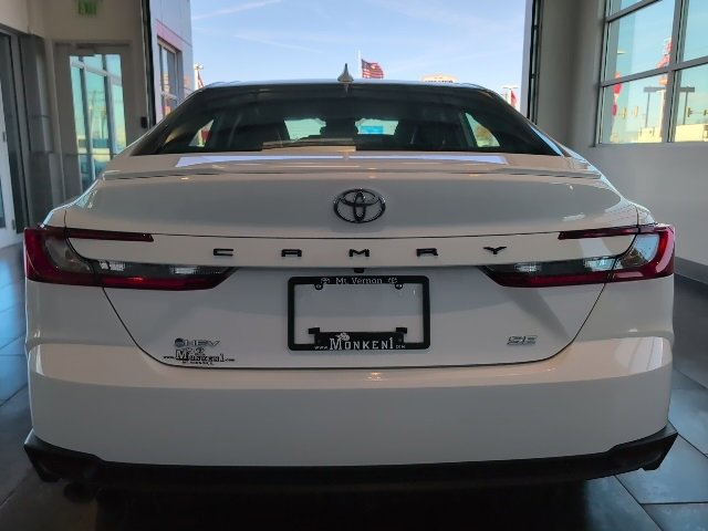 Used 2025 Toyota Camry SE image 6