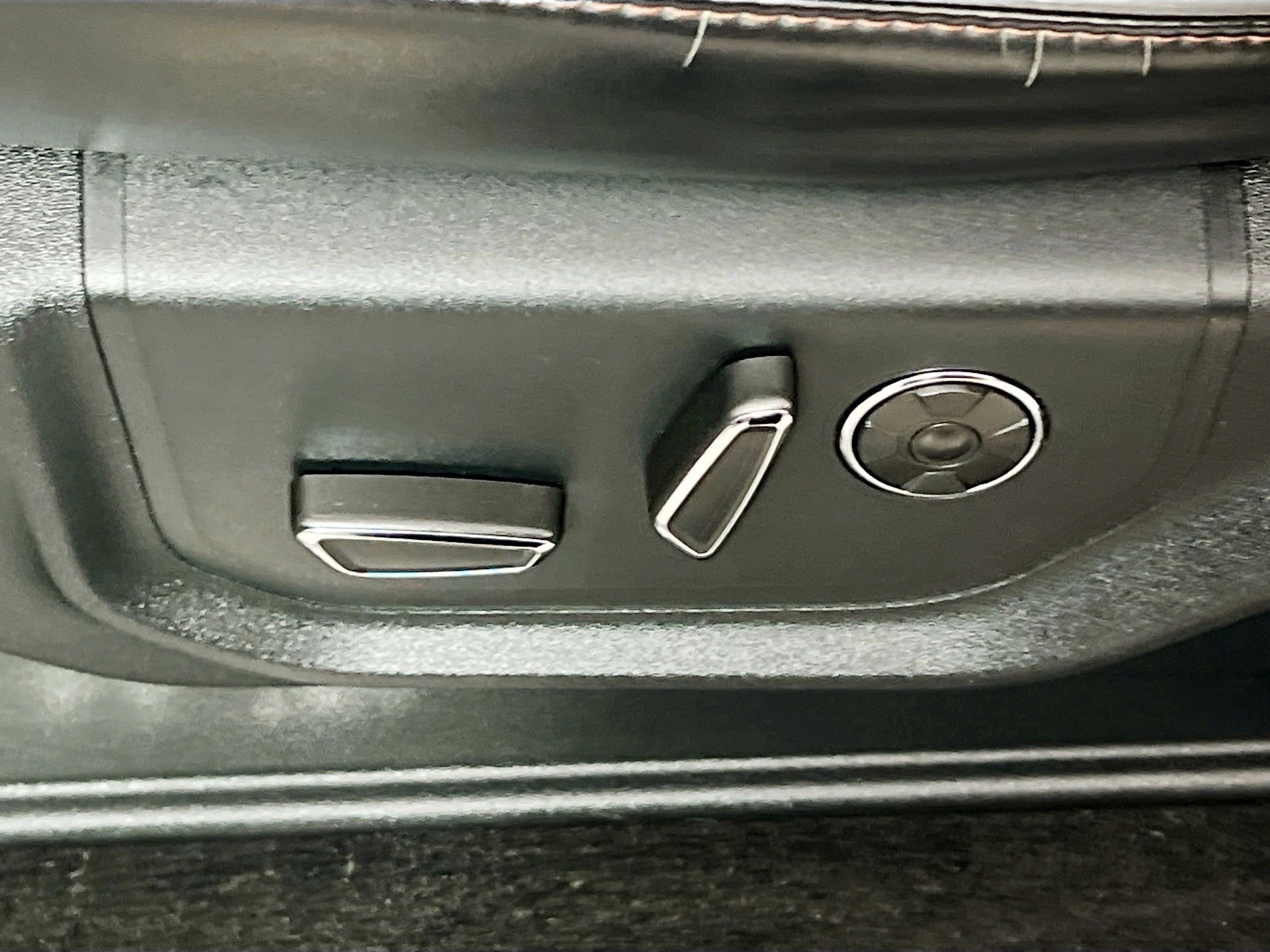 Used 2020 Ford F150 Platinum w/ Equipment Group 701A Luxury image 15