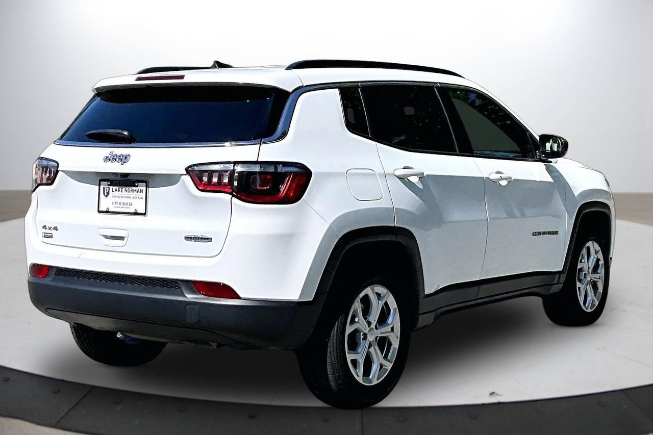 Used 2024 Jeep Compass Latitude AWD/4WD image 9