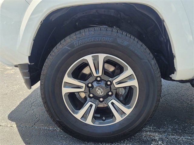 Used 2018 Toyota Tacoma TRD Sport w/ Technology Package RWD image 9