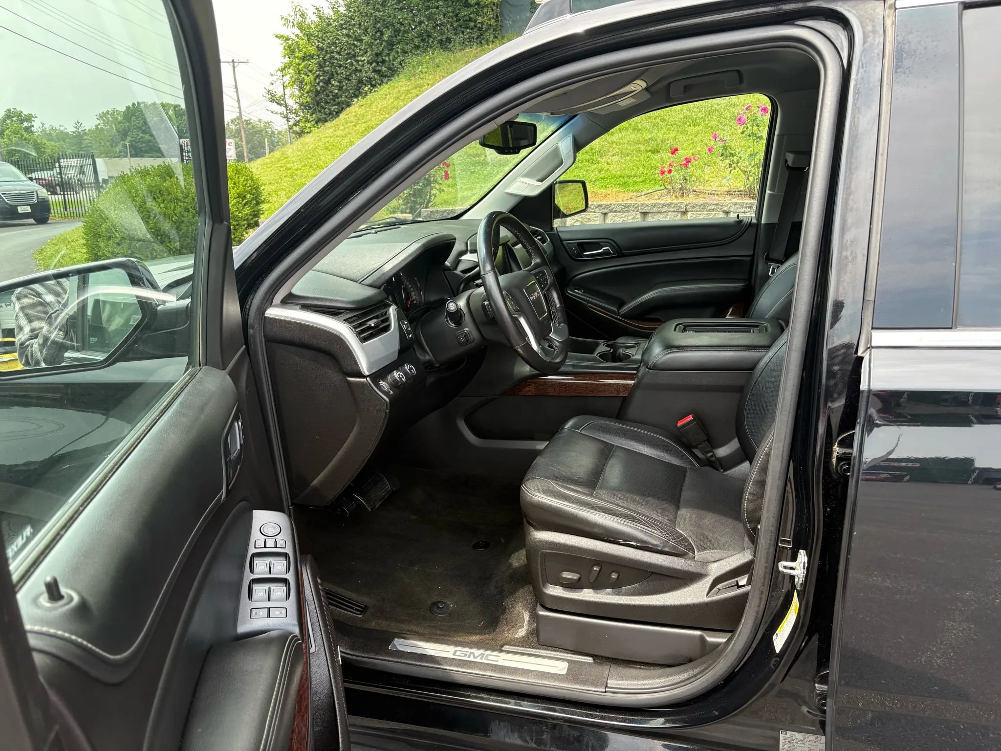 Used 2016 GMC Yukon SLT image 9