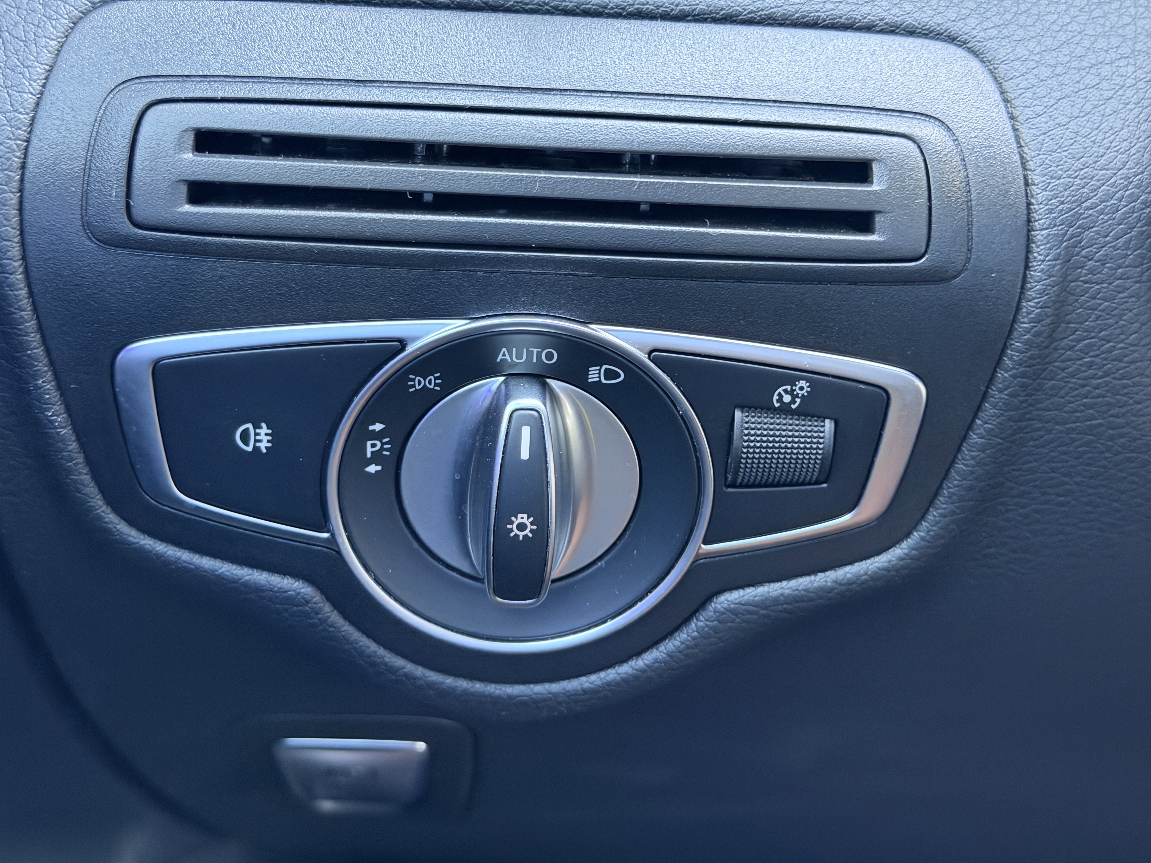 Used 2020 Mercedes-Benz GLC 300 image 23