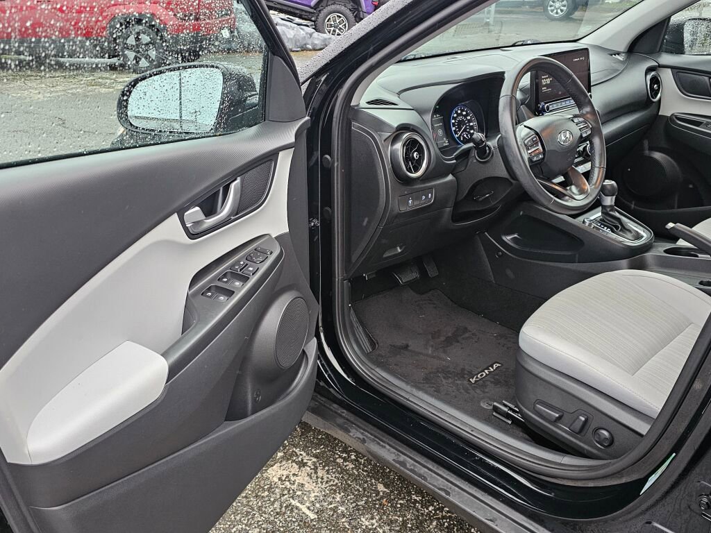 Used 2023 Hyundai Kona SEL w/ Convenience Package image 17