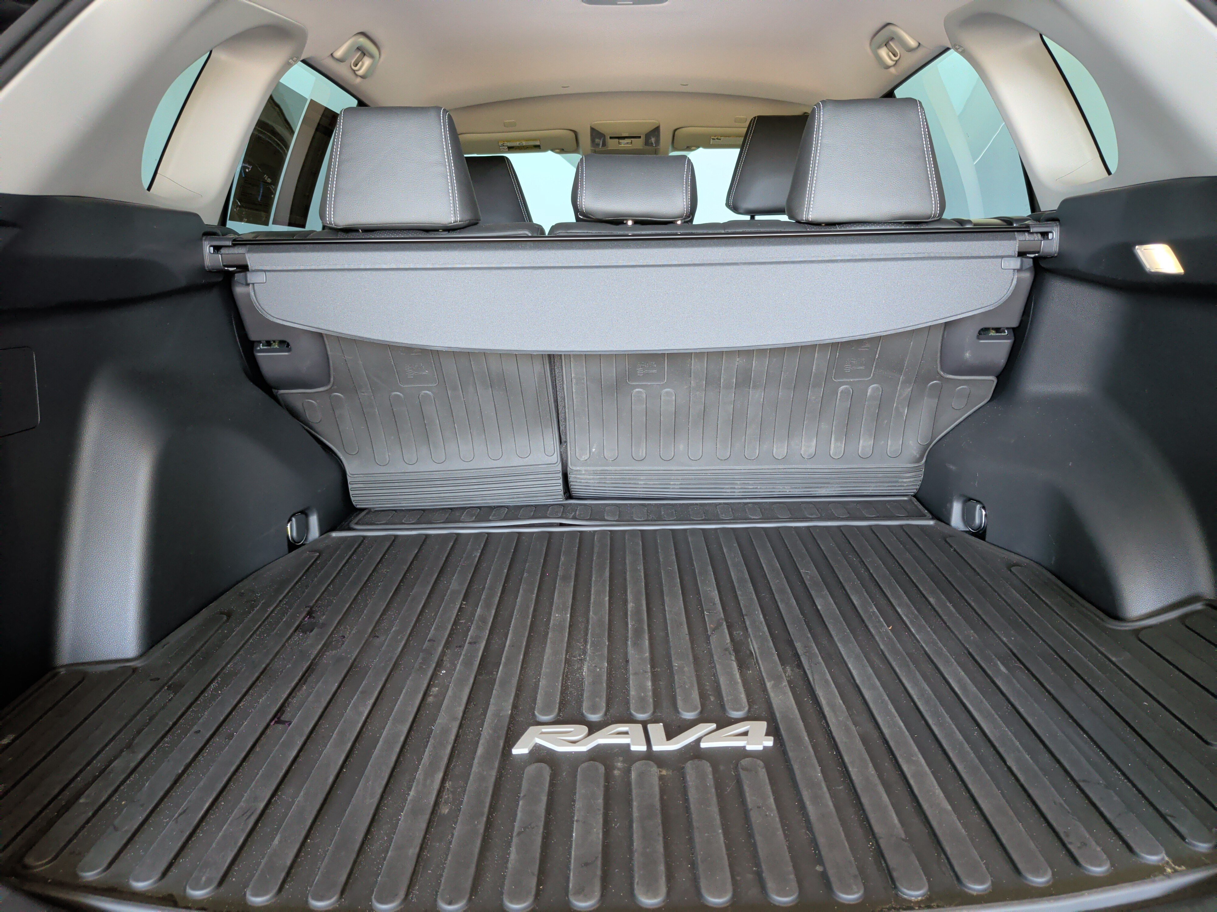 Certified 2025 Toyota RAV4 LE AWD/4WD image 31