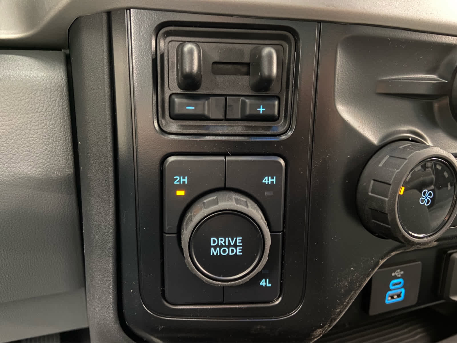 New 2026 Ford F450 XLT w/ FX4 Off-Road Package image 32