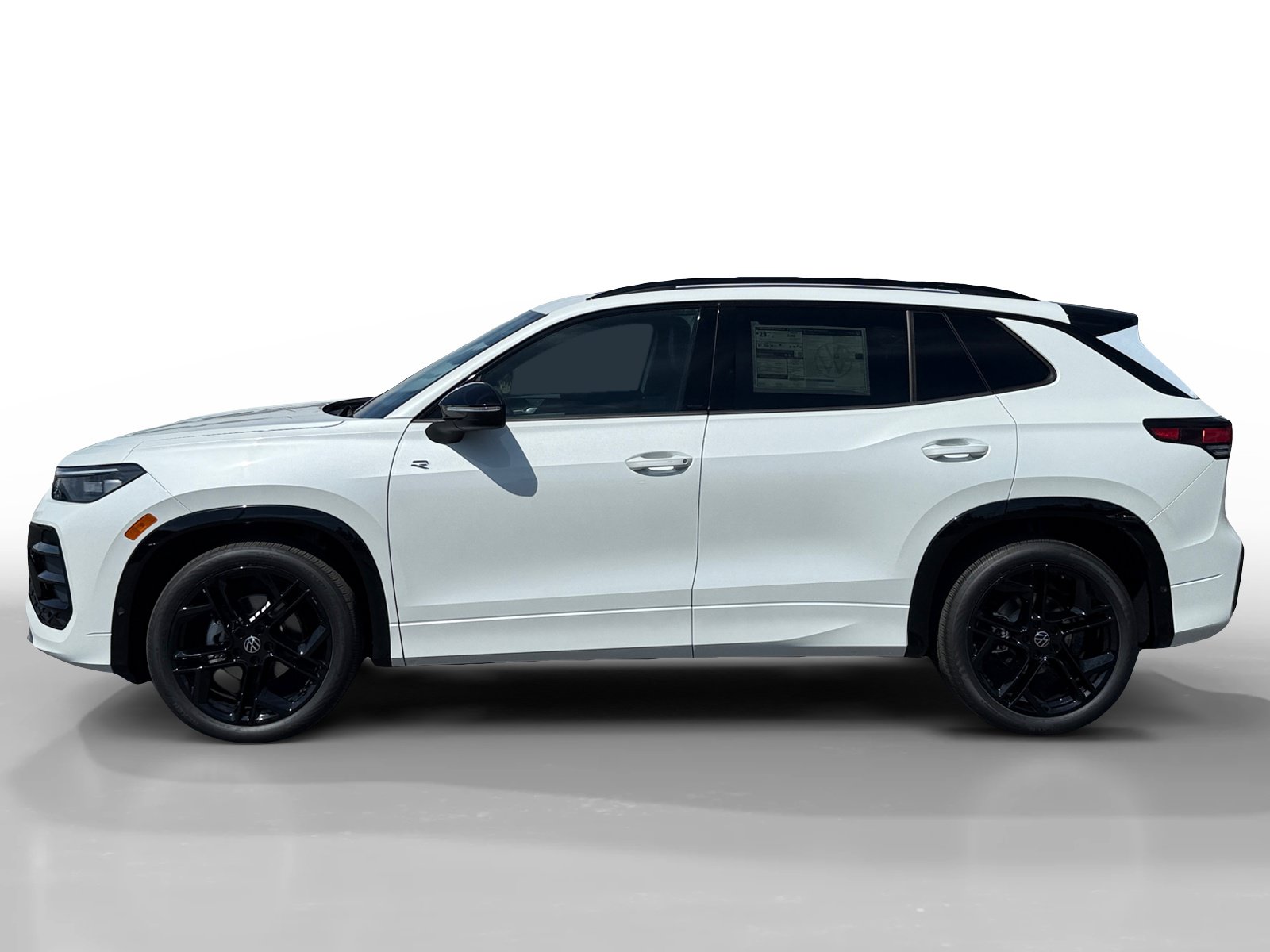 New 2026 Volkswagen Tiguan SE R-Line FWD image 2