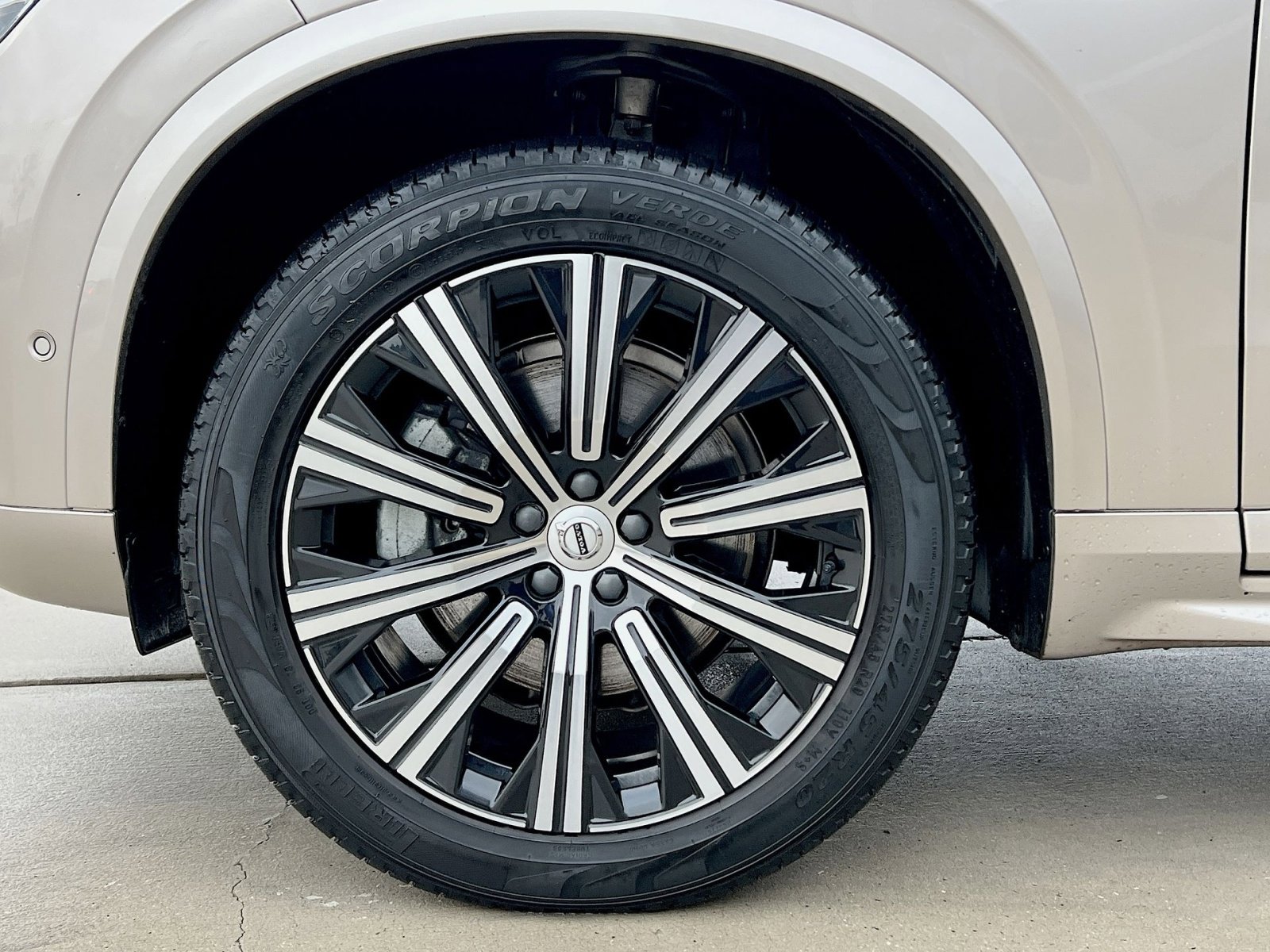 Certified 2023 Volvo XC90 B6 Plus w/ Protection Package Premier image 12