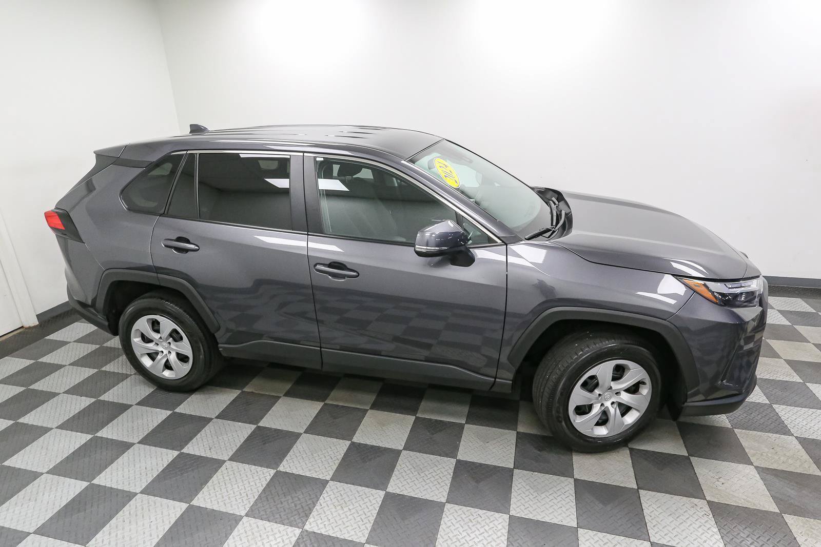 Used 2024 Toyota RAV4 LE AWD/4WD image 5