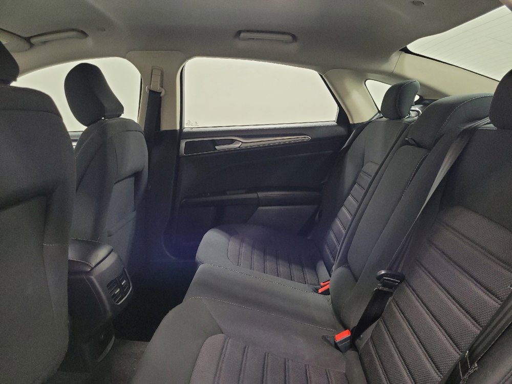 Used 2020 Ford Fusion SE image 18