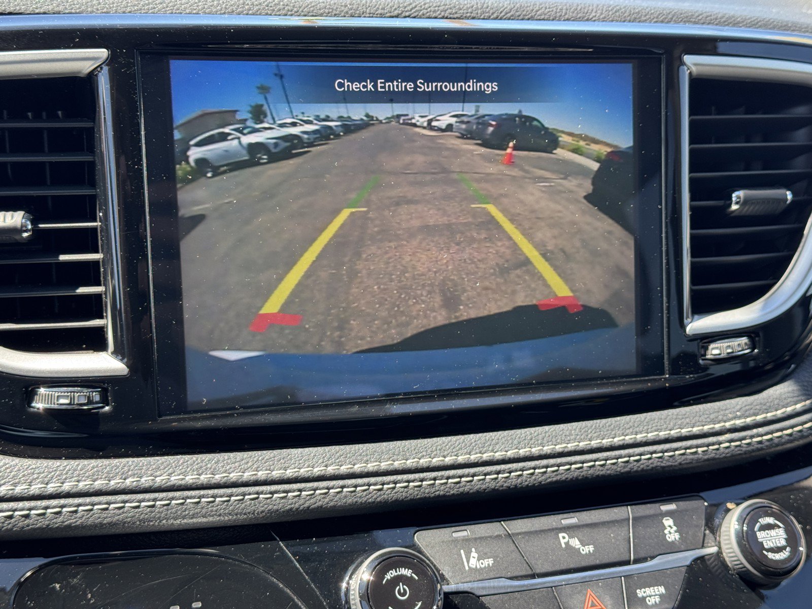 Used 2024 Chrysler Pacifica Limited FWD image 19
