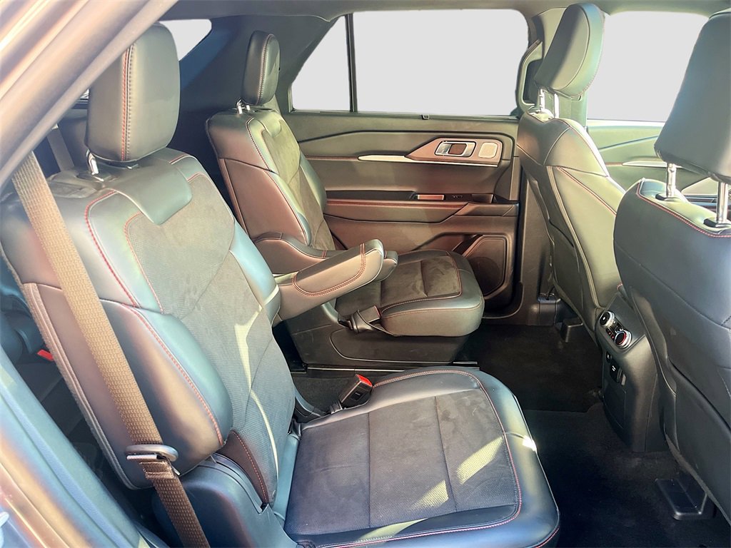 Used 2025 Ford Explorer ST image 30