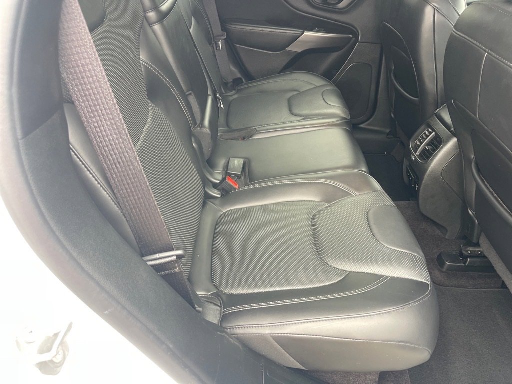 Used 2019 Jeep Cherokee Limited w/ Luxury Group image 16