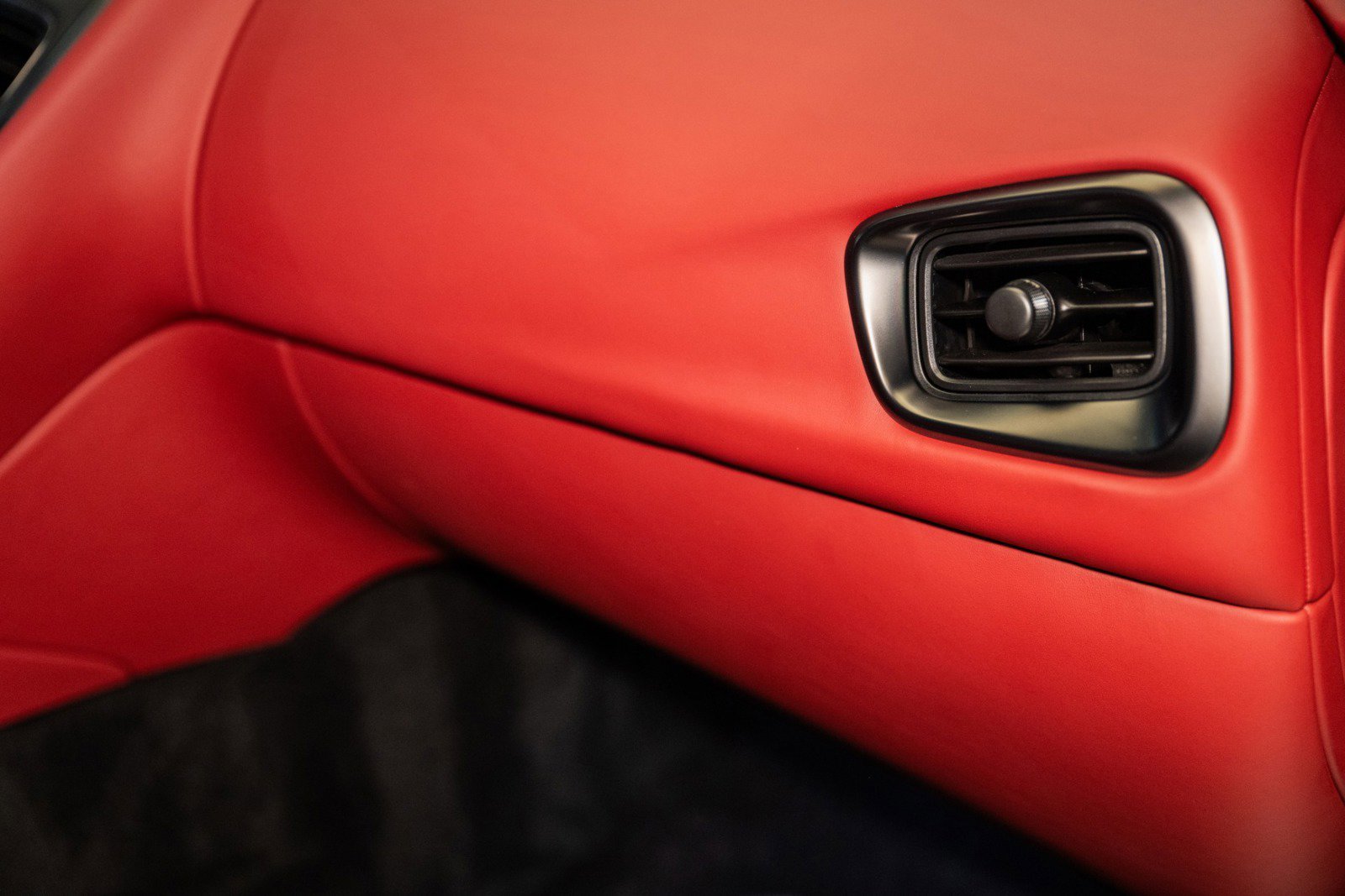 Used 2023 Aston Martin DB11 V8 image 37