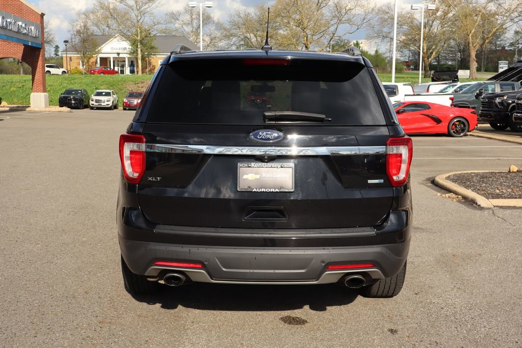 Used 2019 Ford Explorer XLT w/ Equipment Group 202A AWD/4WD image 30