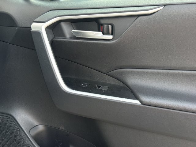 Used 2025 Toyota RAV4 XLE FWD image 28