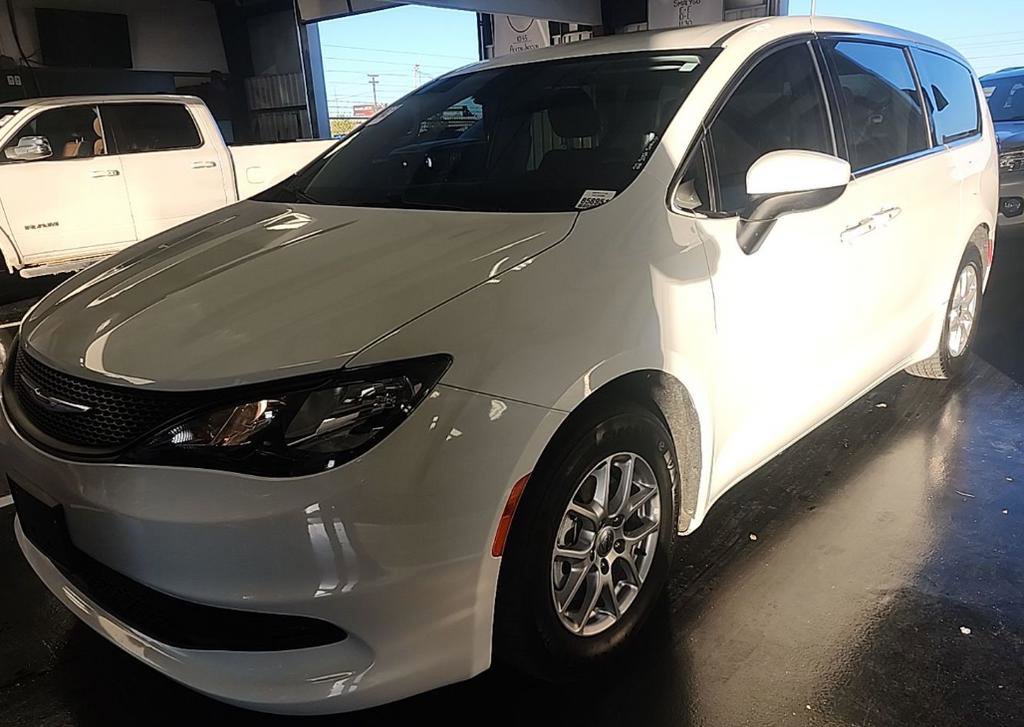 Used 2023 Chrysler Voyager LX image 1