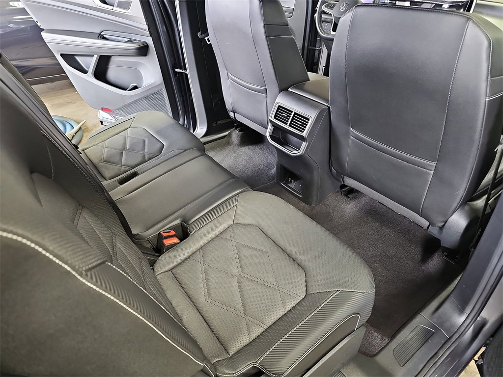 Used 2024 Volkswagen Atlas Cross Sport SE image 11