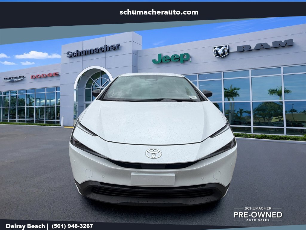 Used 2025 Toyota Prius LE AWD/4WD image 2