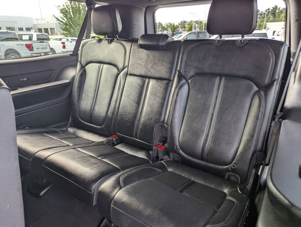 Used 2024 Jeep Wagoneer L Series II w/ Flexible Seating Group AWD/4WD image 13