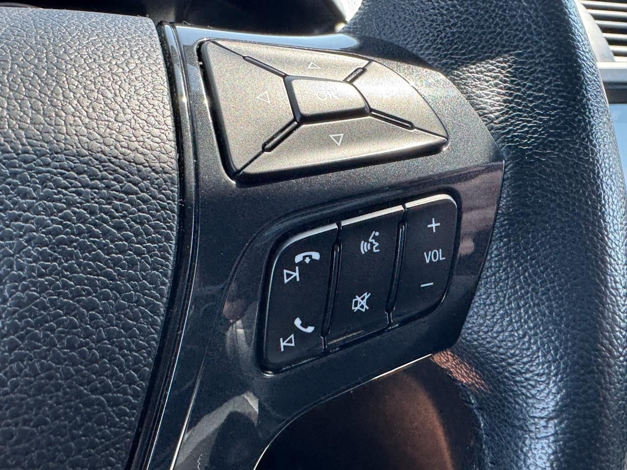 Used 2018 Ford Explorer XLT w/ Equipment Group 202A FWD image 18