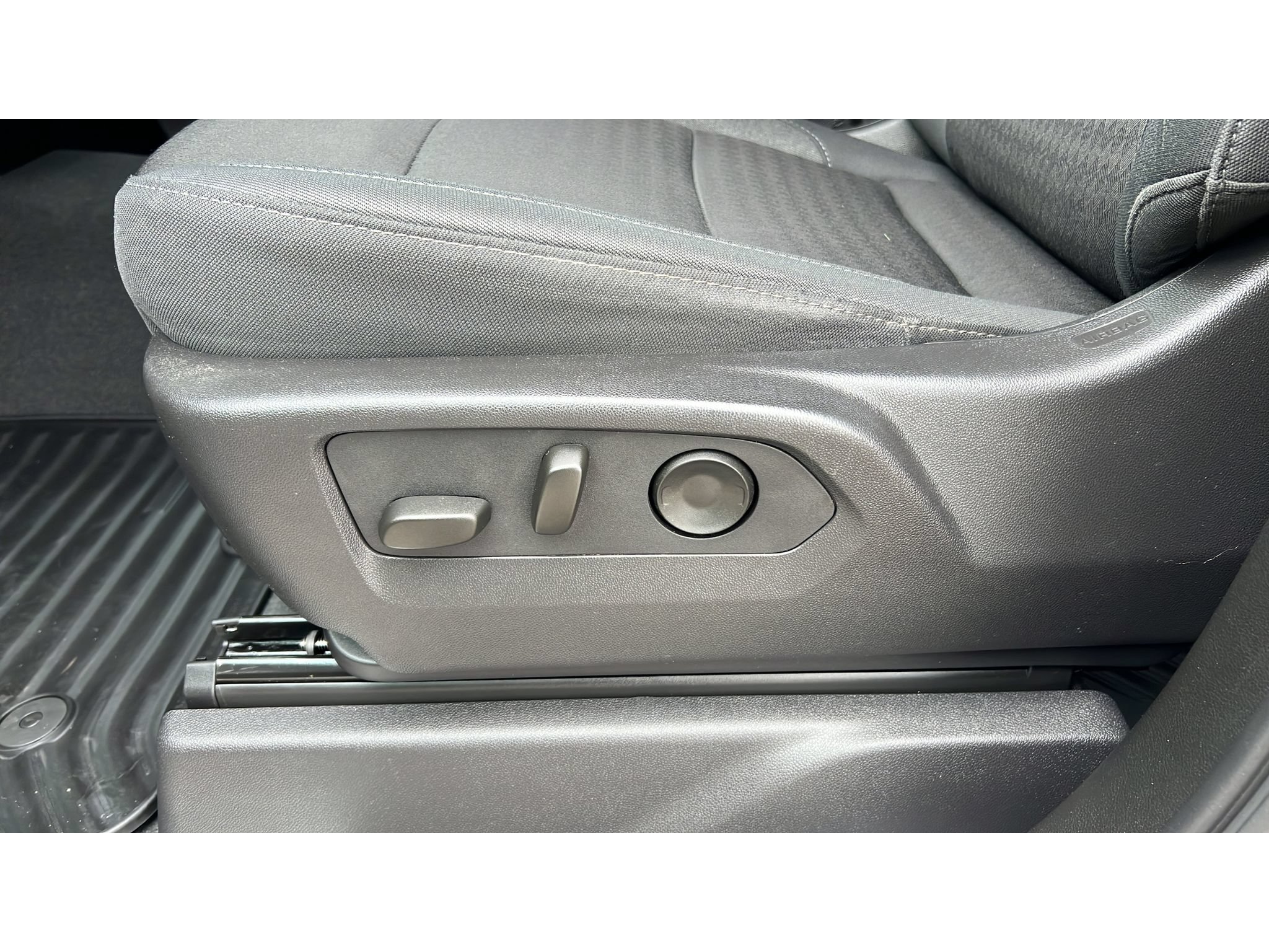 Certified 2024 Chevrolet Silverado 1500 LT AWD/4WD image 25