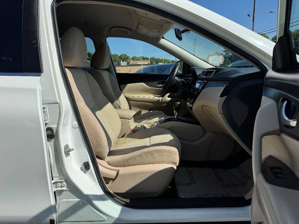 Used 2016 Nissan Rogue SV FWD image 17