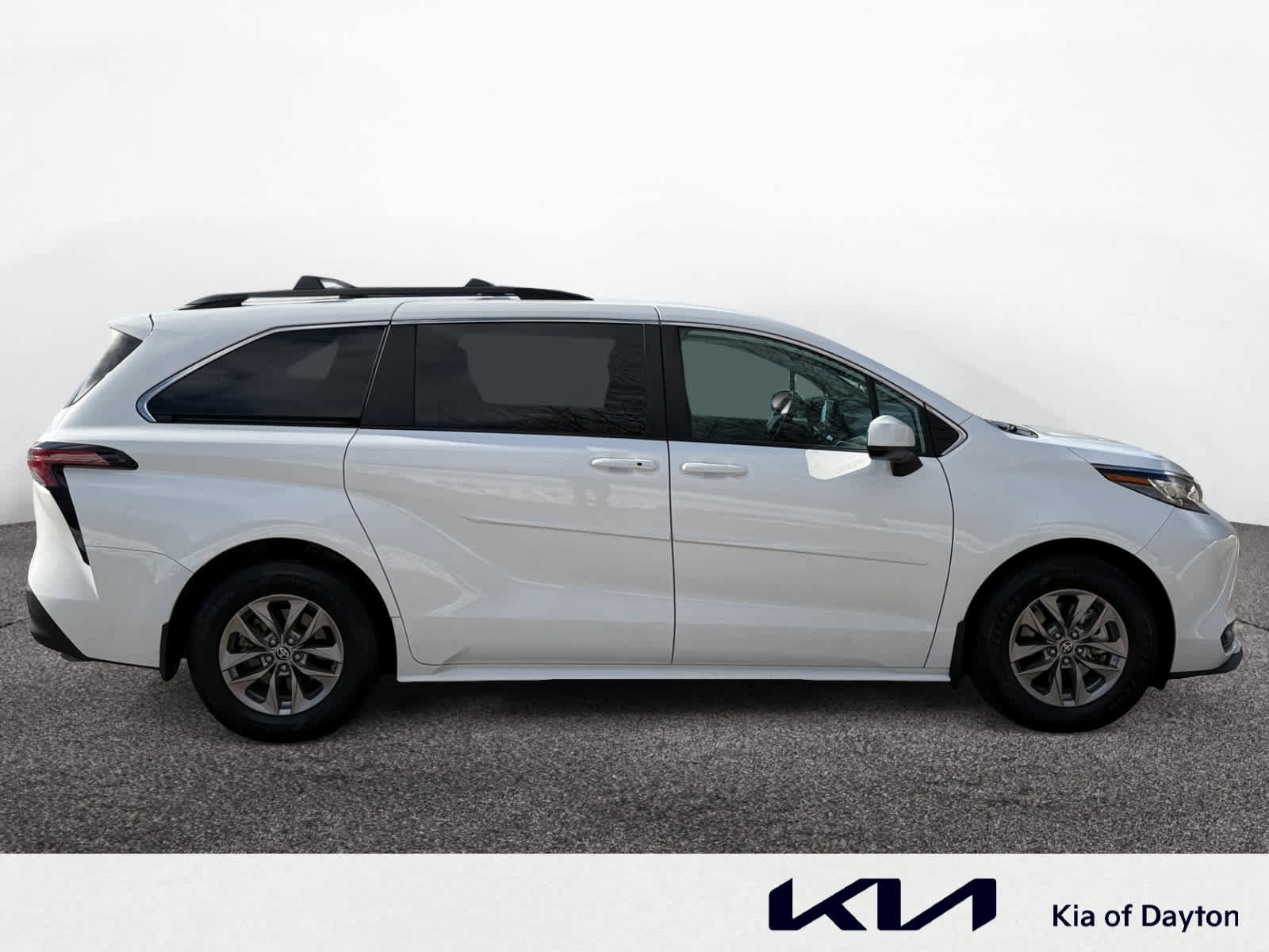 Used 2022 Toyota Sienna LE image 6