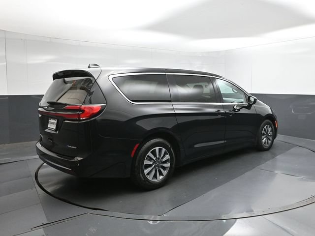 Used 2024 Chrysler Pacifica Limited FWD image 8