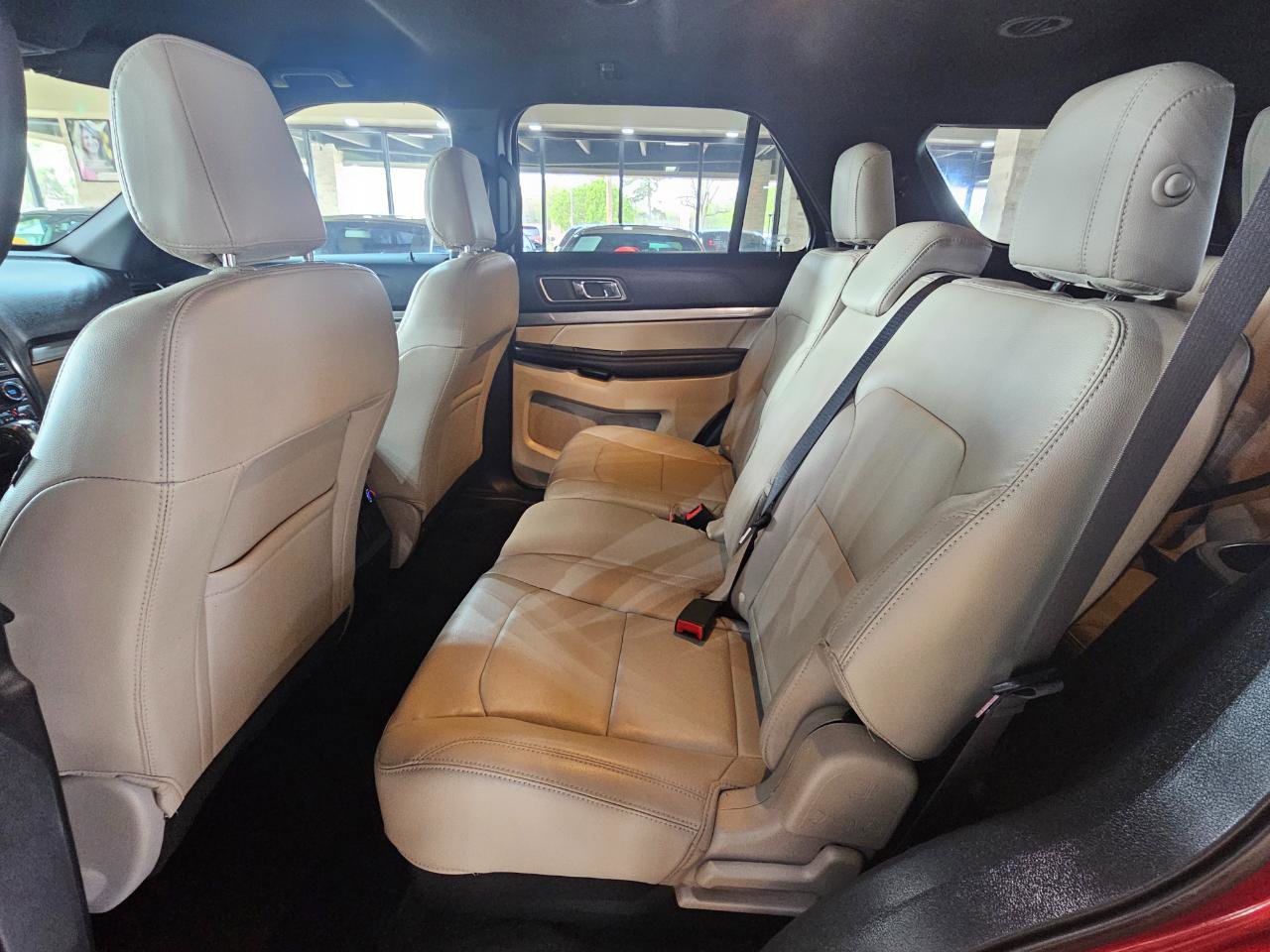 Used 2018 Ford Explorer XLT w/ Equipment Group 202A image 23