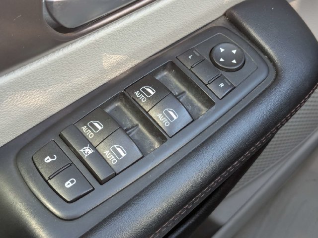 Used 2017 Chrysler Pacifica Touring-L Plus FWD image 21