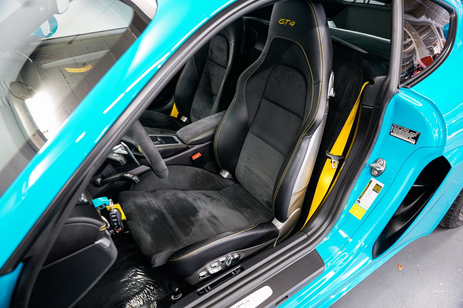 Used 2021 Porsche 718 Cayman GT4 RWD image 18