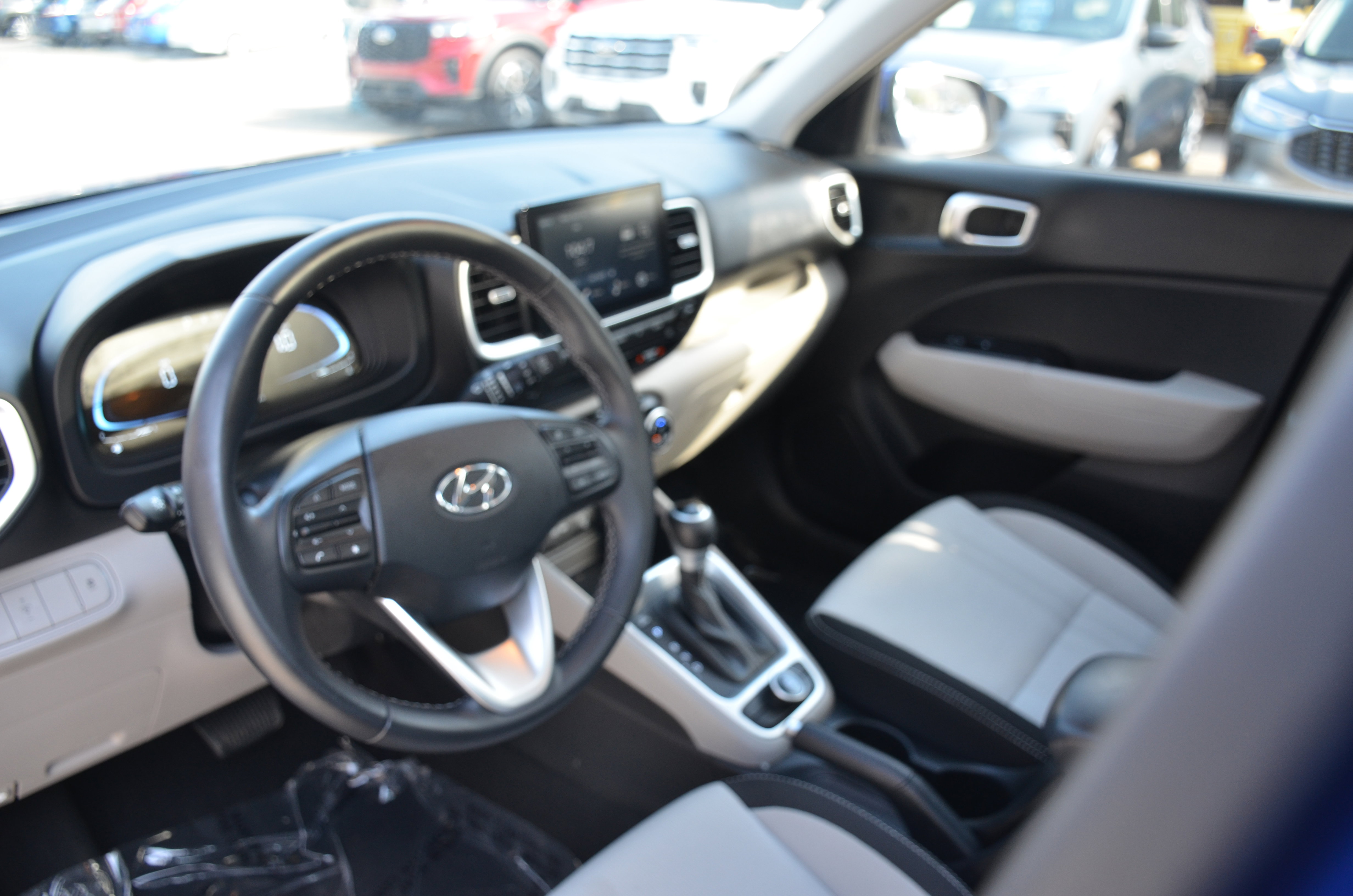 Used 2024 Hyundai Venue SEL image 15
