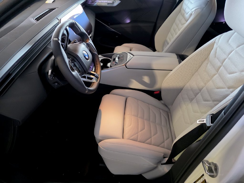New 2027 BMW X5 xDrive50e w/ Climate Package AWD/4WD image 7