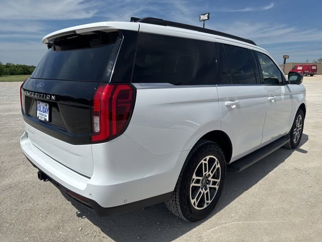 Used 2025 Ford Expedition Active AWD/4WD image 8