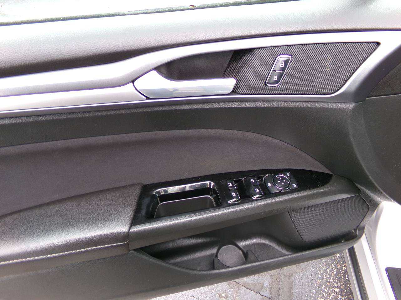 Used 2014 Ford Fusion SE FWD image 13