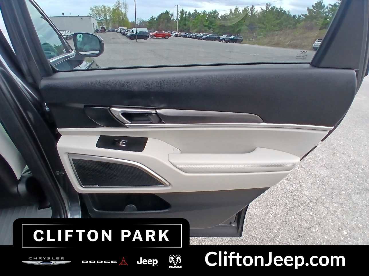 Used 2024 Kia Telluride S AWD/4WD image 14