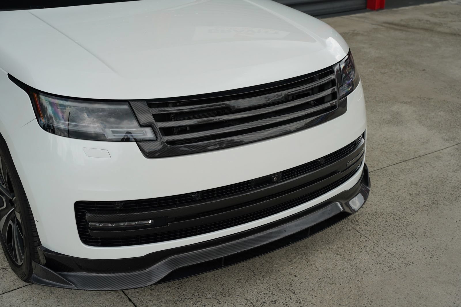 Used 2025 Land Rover Range Rover SE AWD/4WD image 8