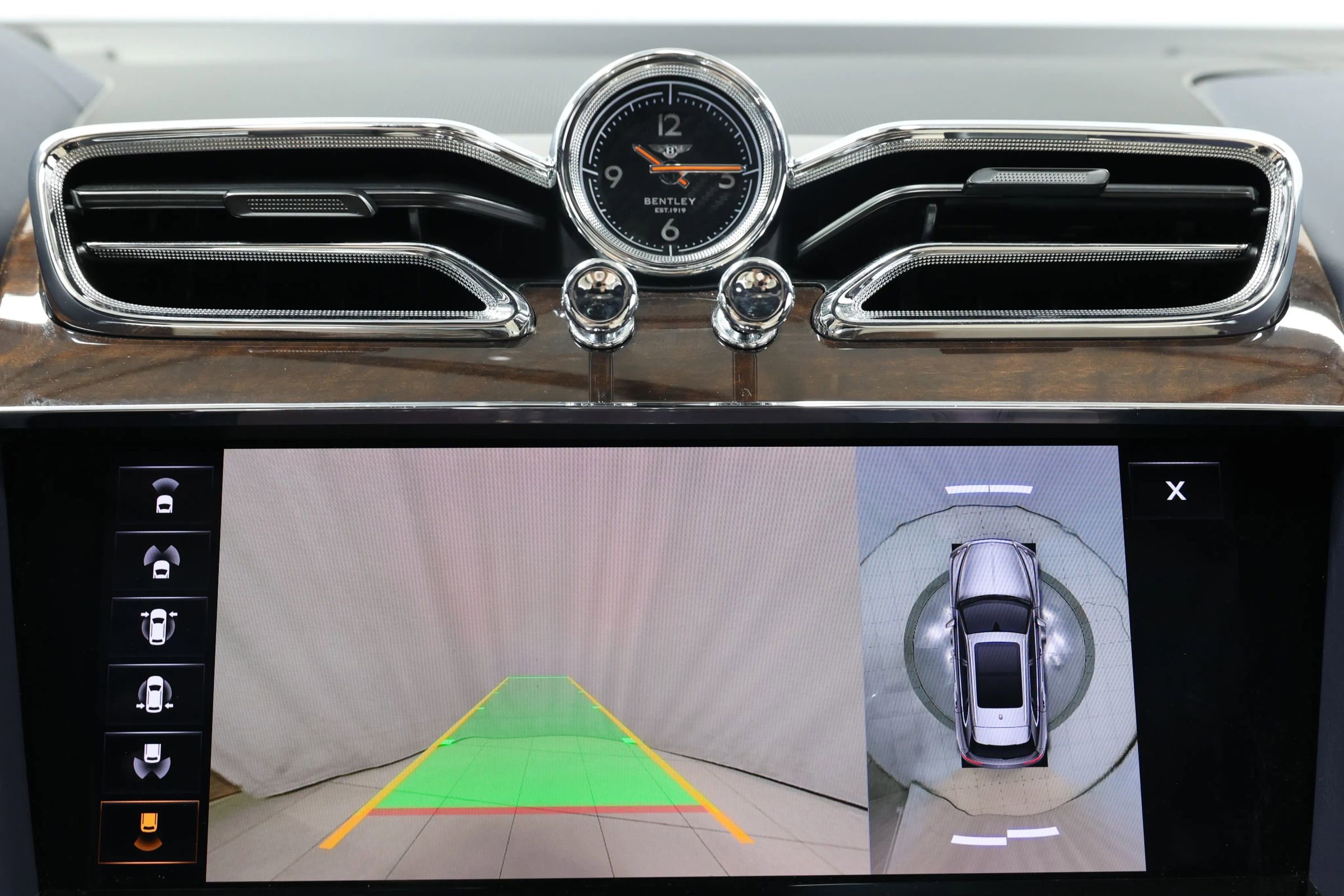 Used 2022 Bentley Bentayga image 46