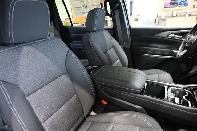 New 2026 Chevrolet Traverse LT image 8