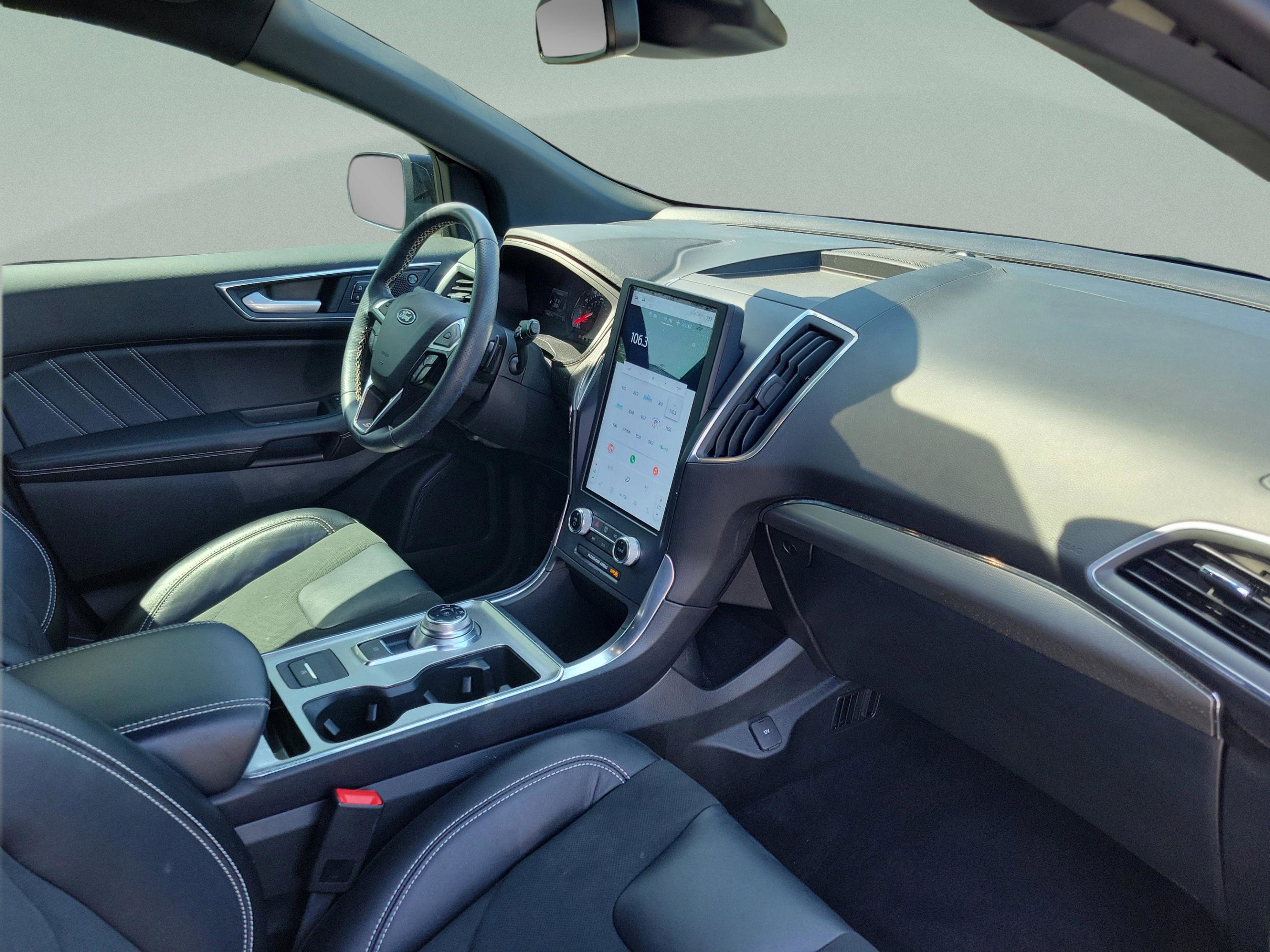 Used 2022 Ford Edge ST image 29