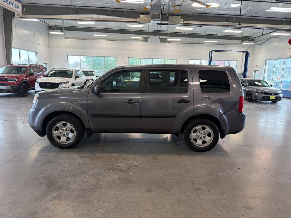Used 2015 Honda Pilot LX image 2