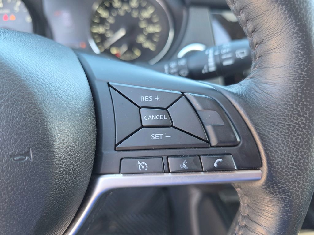 Used 2018 Nissan Rogue SV image 24