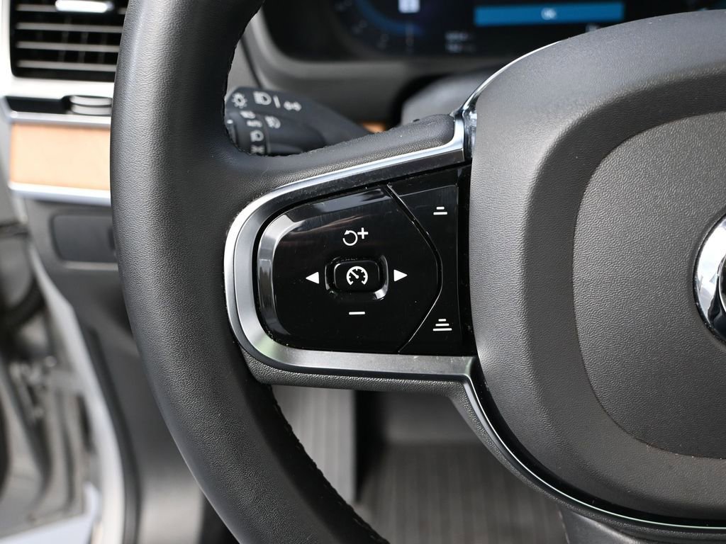 Used 2024 Volvo XC90 B5 Plus image 29