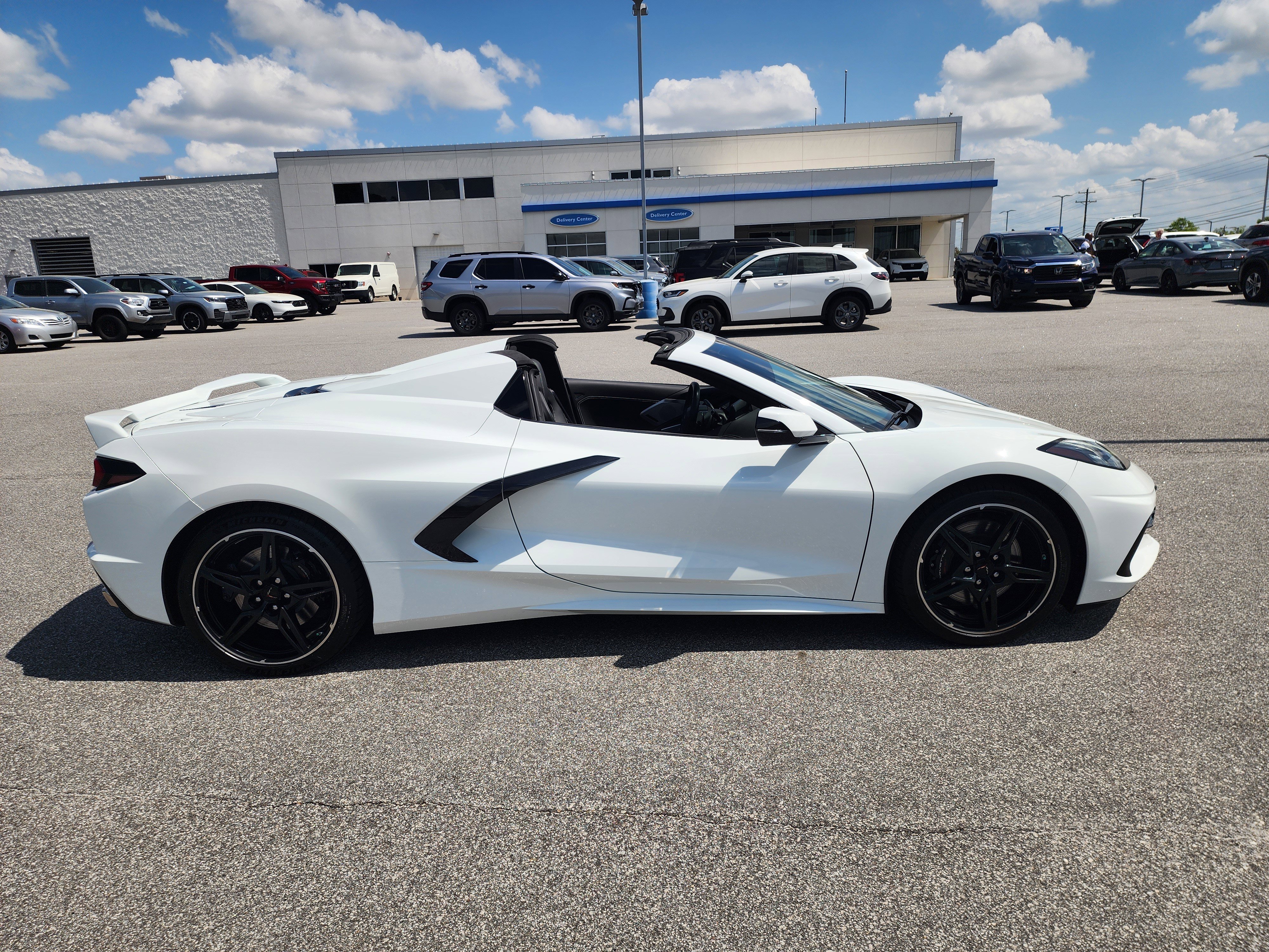 Used 2023 Chevrolet Corvette Stingray Premium Conv w/ Z51 Performance Package RWD image 3